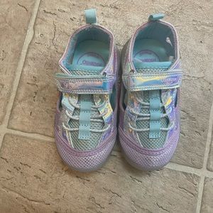 OshKosh Girl's Everyplay Flexible Outsole Bump Toe Sandal